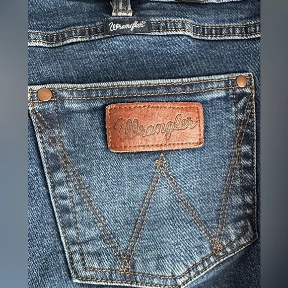 Wrangler Retro Women's Classic Blue High Rise Trouser Jeans. - Picture 3 of 7